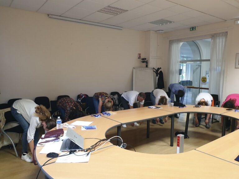 Yoga chaise Blois flexion avant 768x576