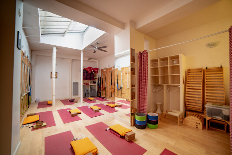 180501 Studio Yoga Republique 2000x1335 1 768x513