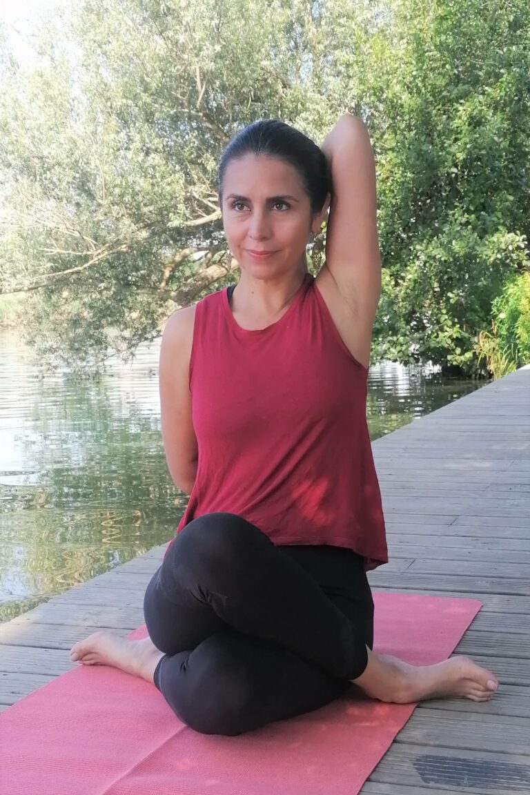 Gomukhasana tete de vache 768x1152