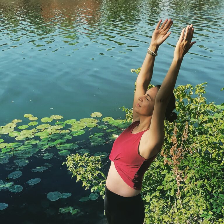 Paula yoga 1 768x768