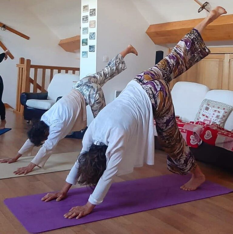 photo registre yoga 768x770