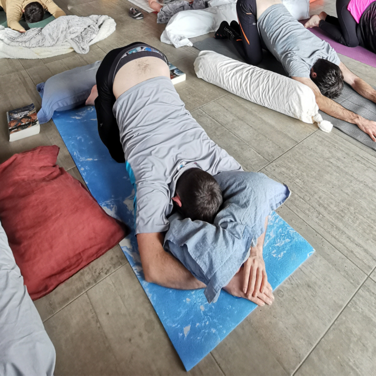 YIN YOGA 768x768