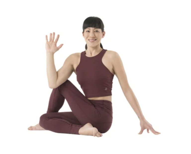 seated twist 768x617