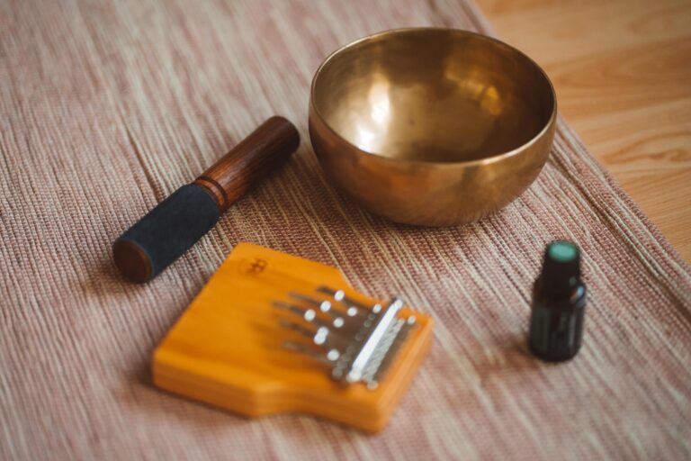 Bol tibétain, kalimba et huile essentielle Bol tibétain, kalimba et huile essentielle