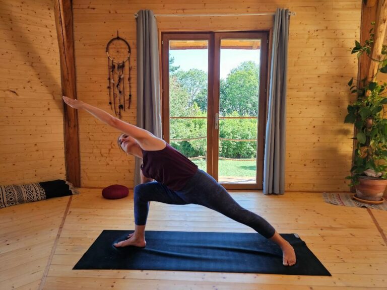 Cat yoga villaret 2 768x576